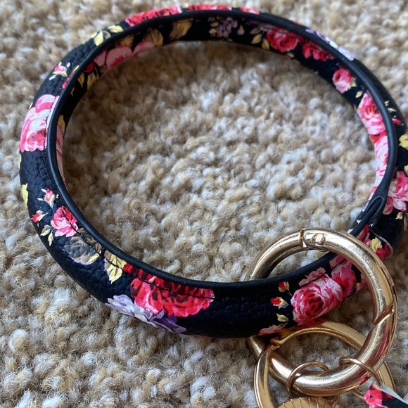 Bracelet Keychain - Picture 2 of 7